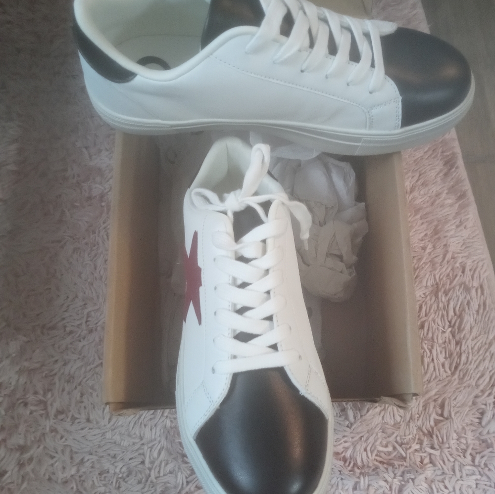 Sneakers - Picture 4 of 7